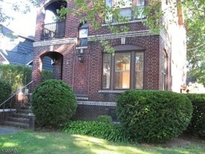 12 Orchard Rd in Maplewood, NJ - Building Photo