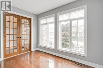 1527 Arrowhead Rd in Oakville, ON - Building Photo - Building Photo