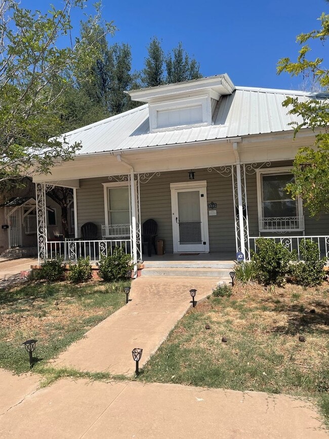 property at 103 S Missouri Ave