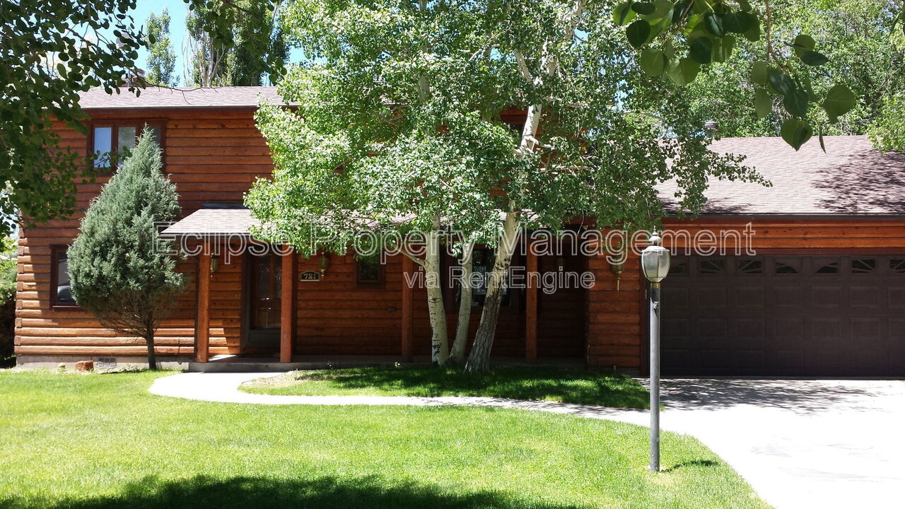 721 Berkeley Ave in Alamosa, CO - Building Photo