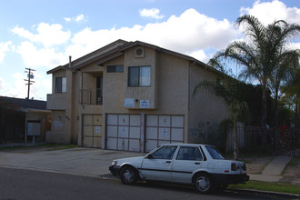 4042 N 42nd St in San Diego, CA - Foto de edificio - Building Photo