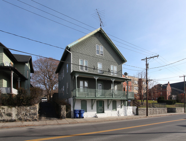 571 Baldwin St in Waterbury, CT - Building Photo - Building Photo