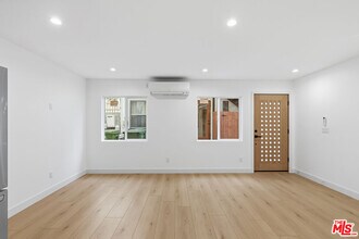 3431 Edgehill Dr in Los Angeles, CA - Foto de edificio - Building Photo