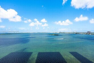 700 NE 24th St, Unit 3304 in Miami, FL - Building Photo - Building Photo