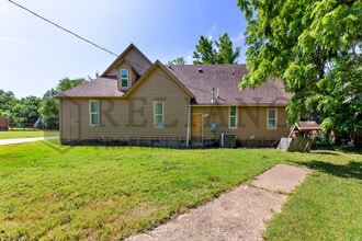 3300 E 9th St N in Wichita, KS - Building Photo - Building Photo