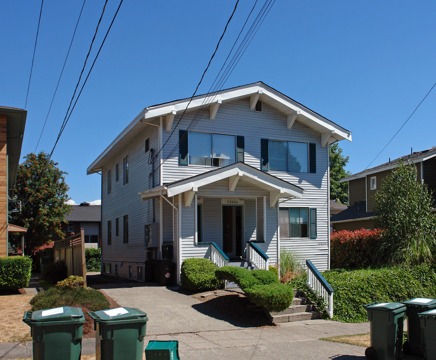 4206 Dayton Ave N in Seattle, WA - Foto de edificio