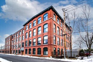 150 Rumford Ave in Mansfield, MA - Building Photo