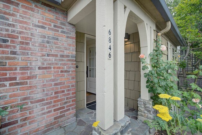 6846 28th Ave NE in Seattle, WA - Building Photo - Building Photo