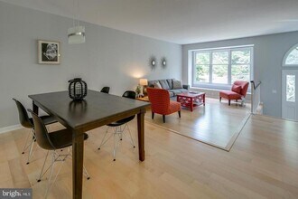 1353 Templeton Pl in Rockville, MD - Building Photo - Building Photo