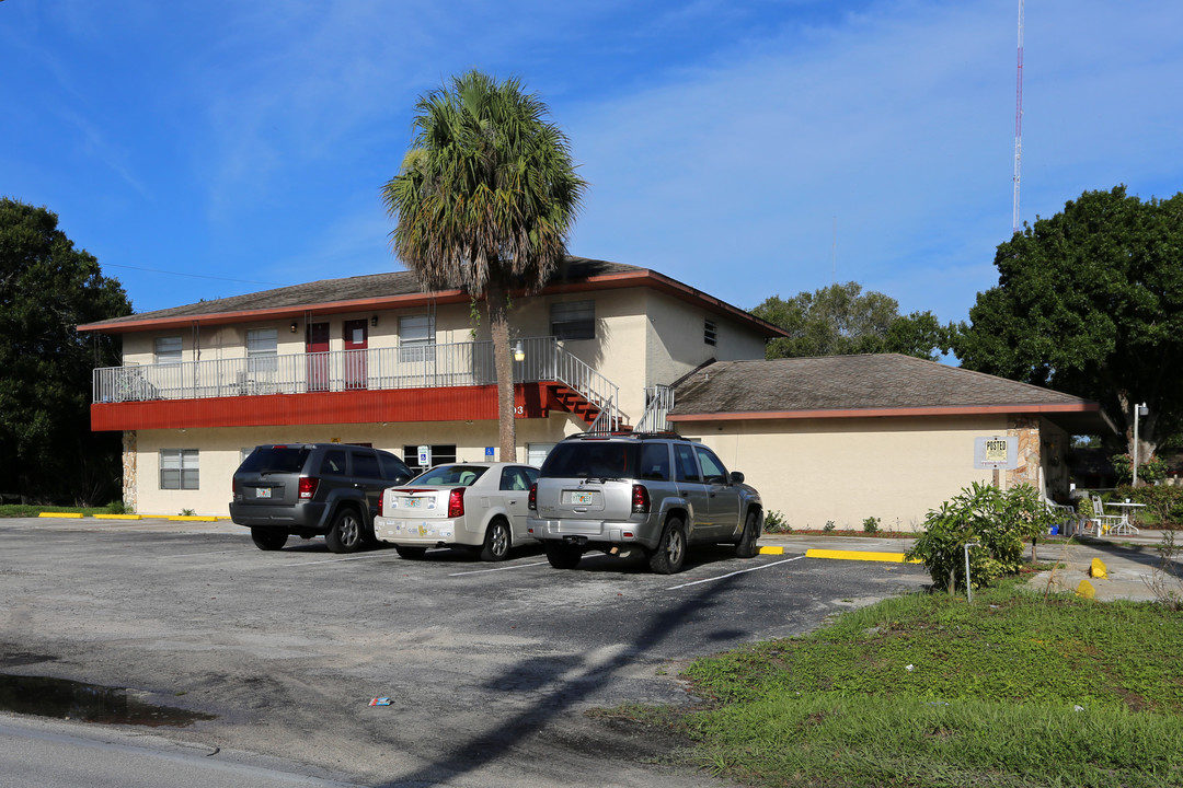 1203 S 33rd St in Fort Pierce, FL - Building Photo