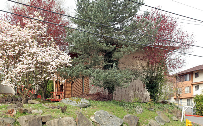 Arbutus Apartments in Seattle, WA - Building Photo - Building Photo