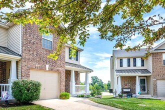 61 Country Village Ct in O'Fallon, MO - Foto de edificio - Building Photo