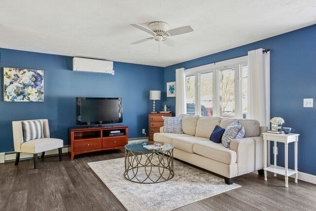 23 Bradford St in Holbrook, MA - Building Photo - Building Photo