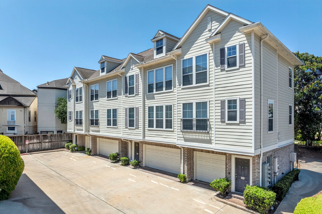 Southpoint Townhomes in Houston, TX - Building Photo