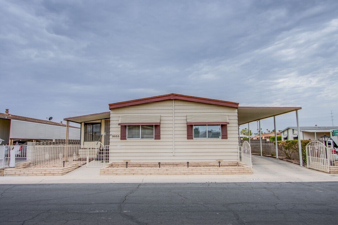 3033 Tularosa Ln in Las Vegas, NV - Building Photo