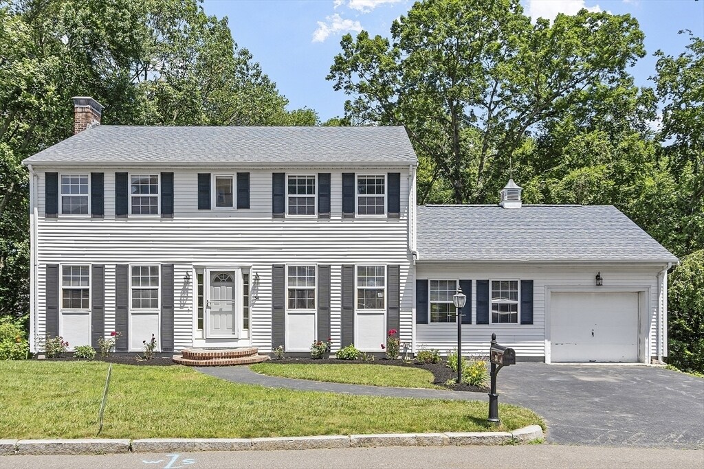 34 Hall Rd in Stoneham, MA - Building Photo