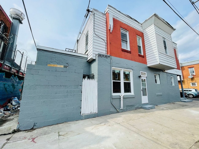 1950 Clarence St, Unit 2 in Philadelphia, PA - Foto de edificio - Building Photo