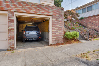 4422 SE 42nd Ave in Portland, OR - Foto de edificio - Building Photo