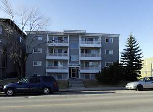 1815 26th Ave SW in Calgary, AB - Building Photo - Building Photo