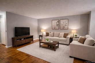 277 Bronx River Rd in Yonkers, NY - Building Photo - Building Photo