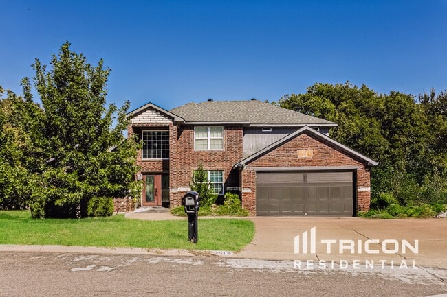 property at 7512 Skylake Ct