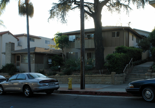 521 E Arrellaga St in Santa Barbara, CA - Foto de edificio - Building Photo