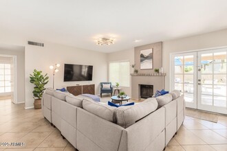 5259 E Paradise Ln in Scottsdale, AZ - Building Photo - Building Photo