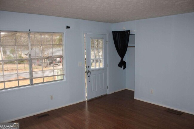 957 Martha Dr in Forest Park, GA - Building Photo - Building Photo