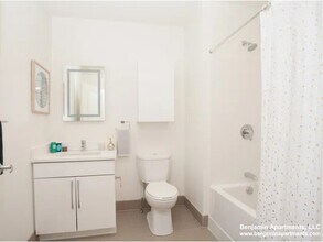 91 Bourne St, Unit 221 in Boston, MA - Foto de edificio - Building Photo