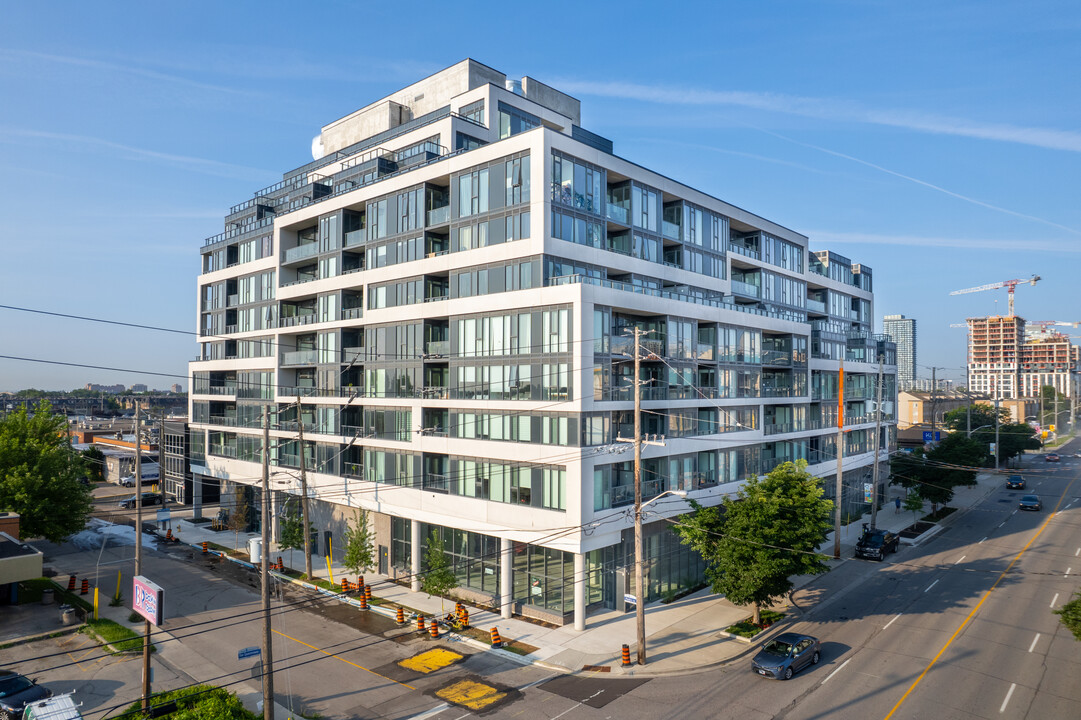 859 West in Toronto, ON - Building Photo