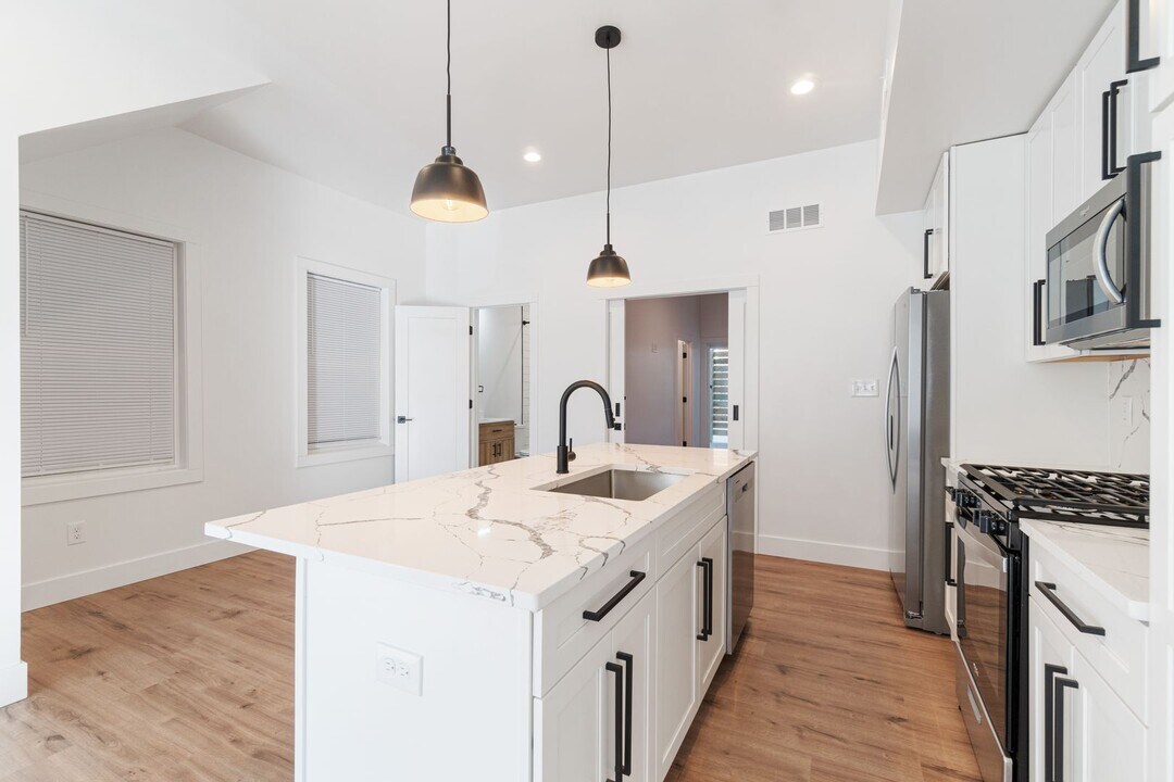 506 Foreland St in Pittsburgh, PA - Building Photo