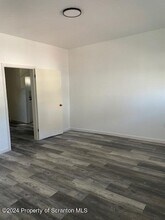 414 Brown Ct in Dunmore, PA - Building Photo - Building Photo