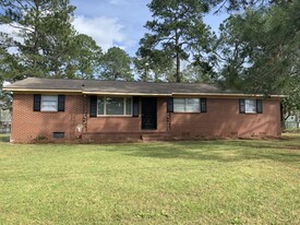 2021 Davis Ave in Tifton, GA - Building Photo