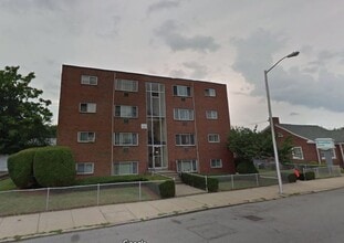 422 High St, Unit 10 in Medford, MA - Building Photo - Building Photo