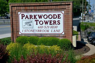 Parkwoode Towers in Ridley Park, PA - Foto de edificio - Building Photo