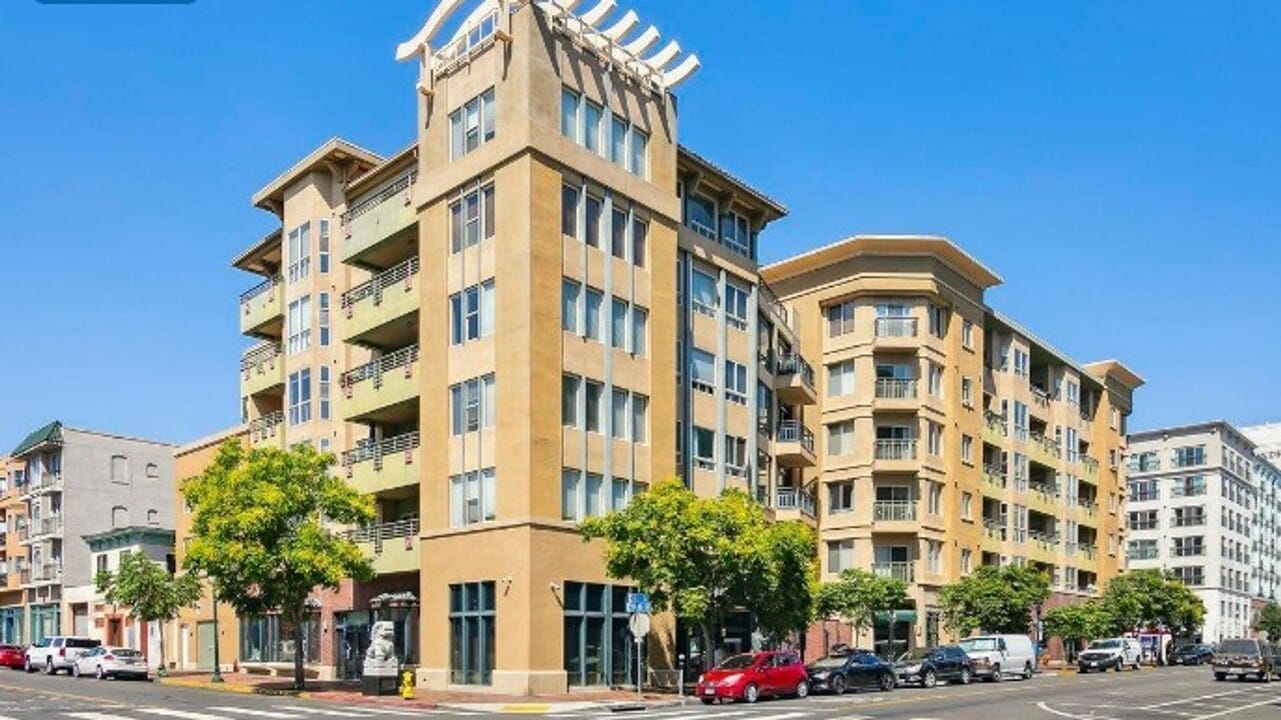 330 J St in San Diego, CA - Building Photo