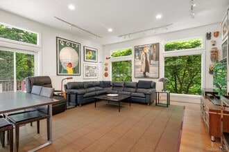 16 Polo Field Ln in Lake Success, NY - Building Photo - Building Photo