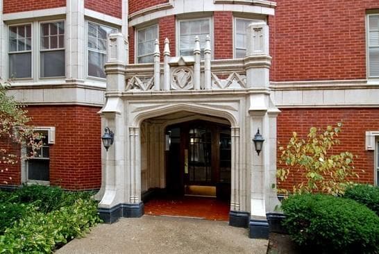 property at 212 N Oak Park Ave