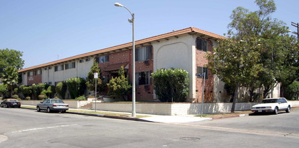 4305 Gateway Ave in Los Angeles, CA - Building Photo - Building Photo