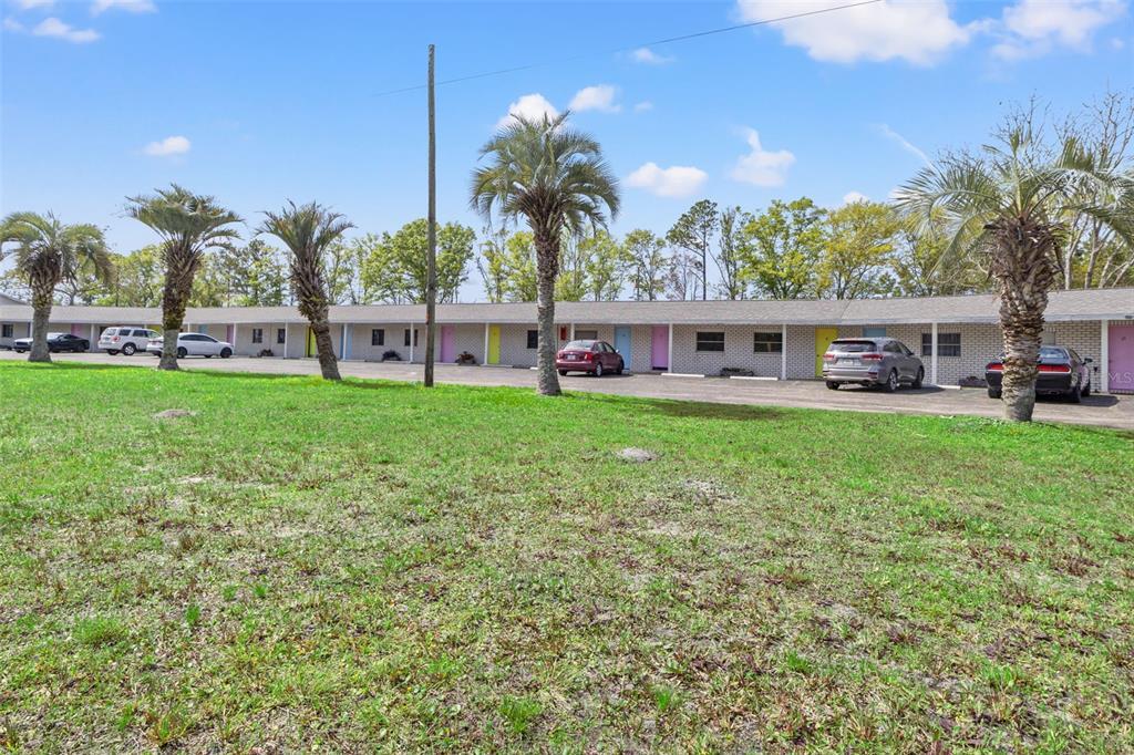 553597 US-1-Unit -Unit 12 in Hilliard, FL - Building Photo