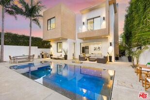 454 N Sweetzer Ave in Los Angeles, CA - Building Photo