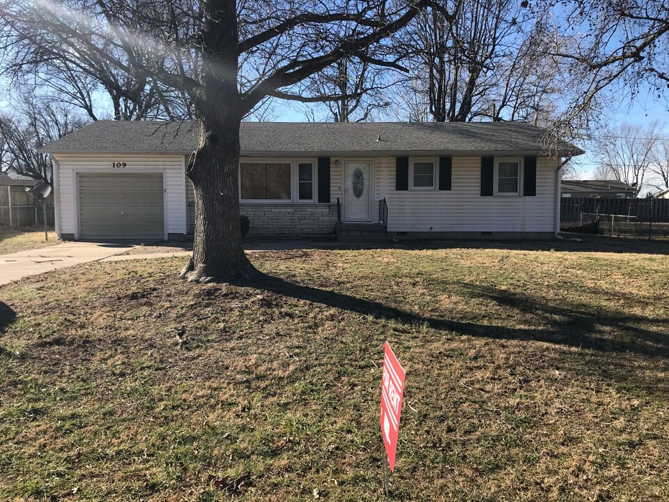 109 N Youngblood St in Marionville, MO - Building Photo