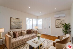 200 W Palmer Ave in Glendale, CA - Building Photo