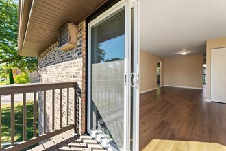 514 Brookside Dr in Westmont, IL - Building Photo - Building Photo