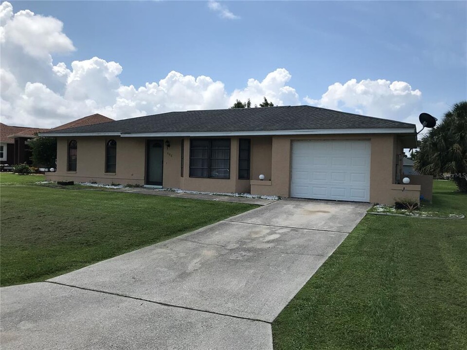 655 Trumpet Tree St in Punta Gorda, FL - Building Photo