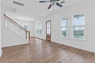 1102 Twain St in Driftwood, TX - Building Photo - Building Photo