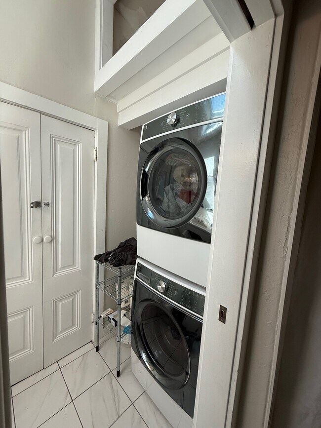 2609 Dana St, Unit COTTAGE in Berkeley, CA - Foto de edificio - Building Photo