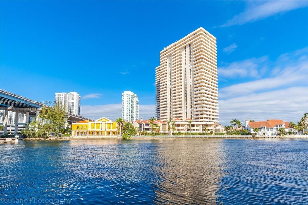19390 Collins Ave in Sunny Isles Beach, FL - Building Photo