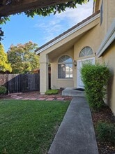 3032 Teak Ct in Fairfield, CA - Building Photo - Building Photo