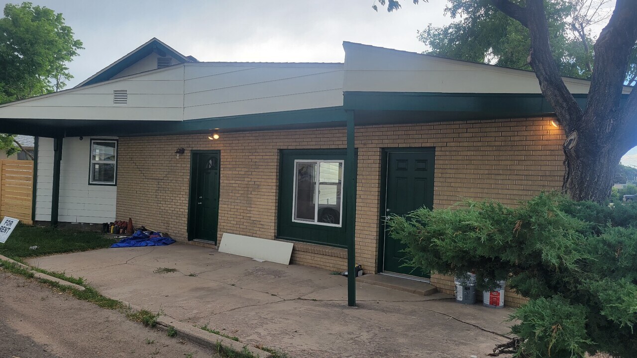 303 S 2nd St in La Salle, CO - Building Photo